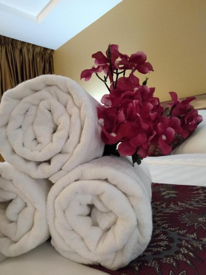 Hotel Temu Primula à Kampong Seberang Timor Extérieur photo